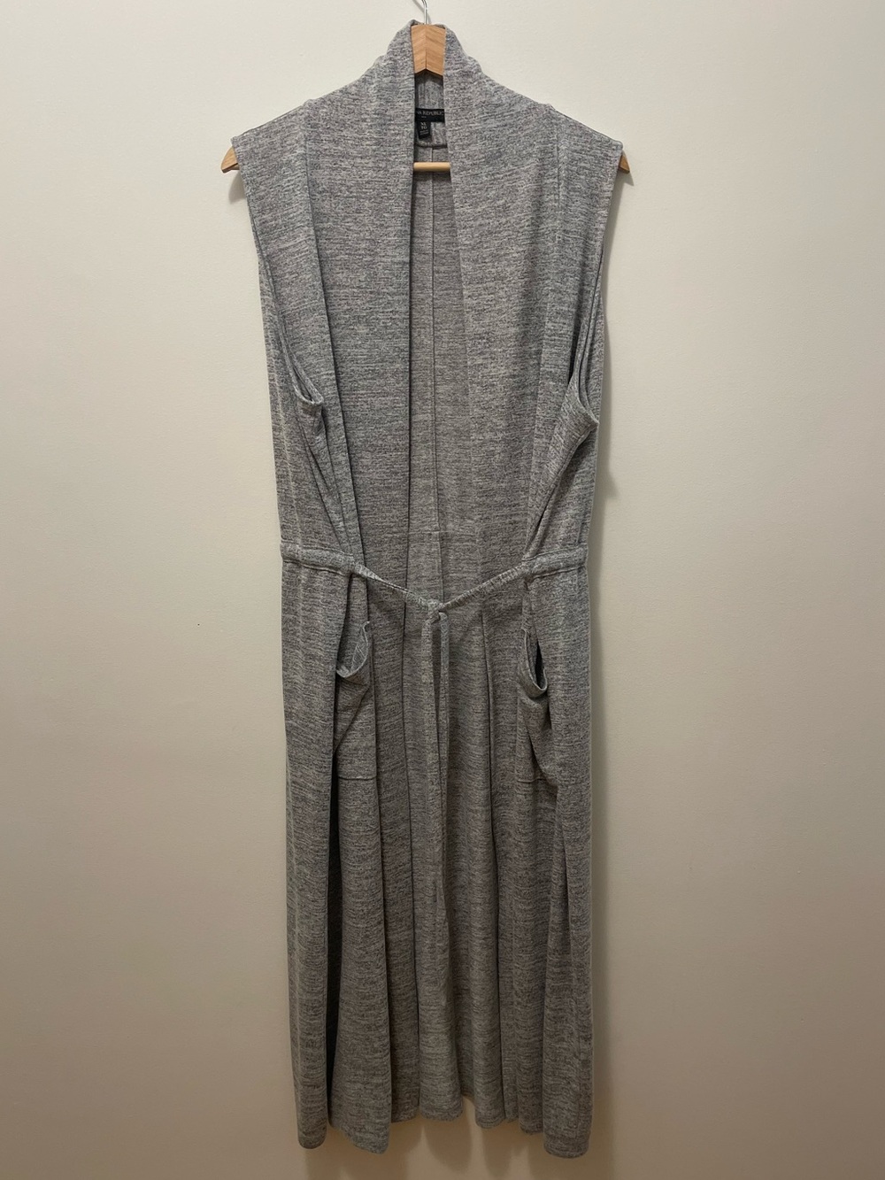 Banana Republic Gray Sleeveless Open-Front Knit Maxi Vest